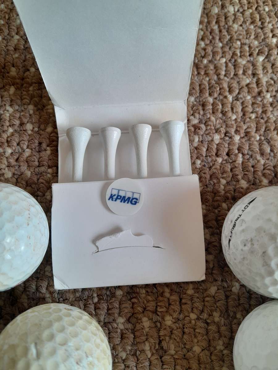 31xSecond Hand Used Golf Balls & Tees Bundle