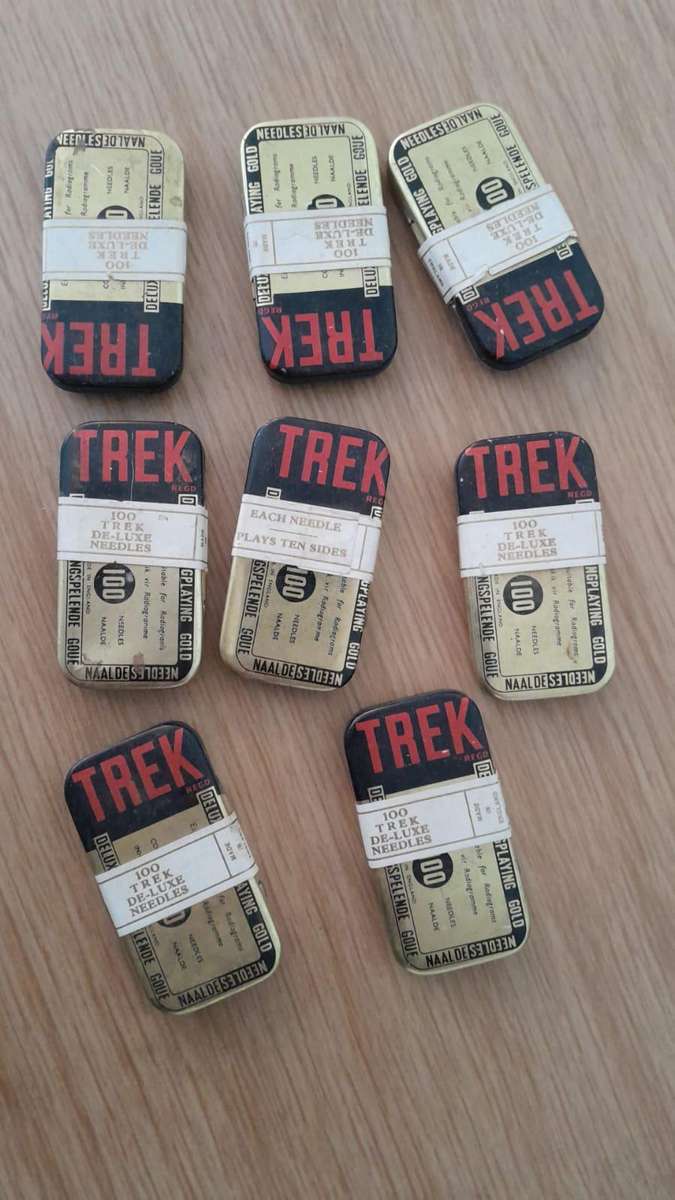 VINTAGE TREK 'Deluxe Long Playing Gold' Gramophone Needle Tin, with needles