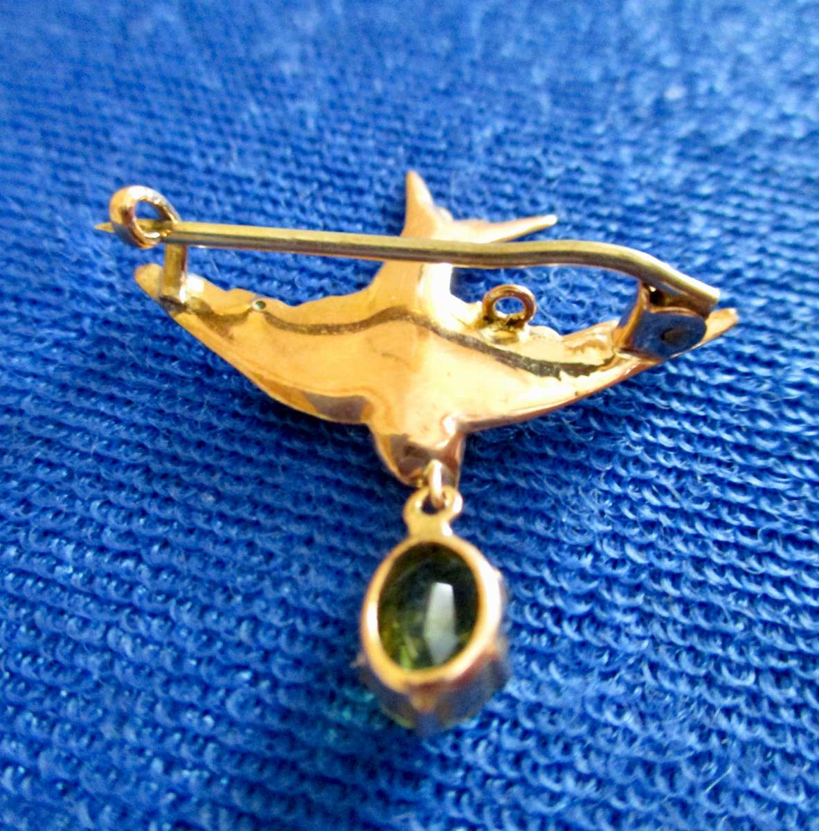 Beautiful 9ct Gold Antique Swallow Brooch With Drop Peridot!