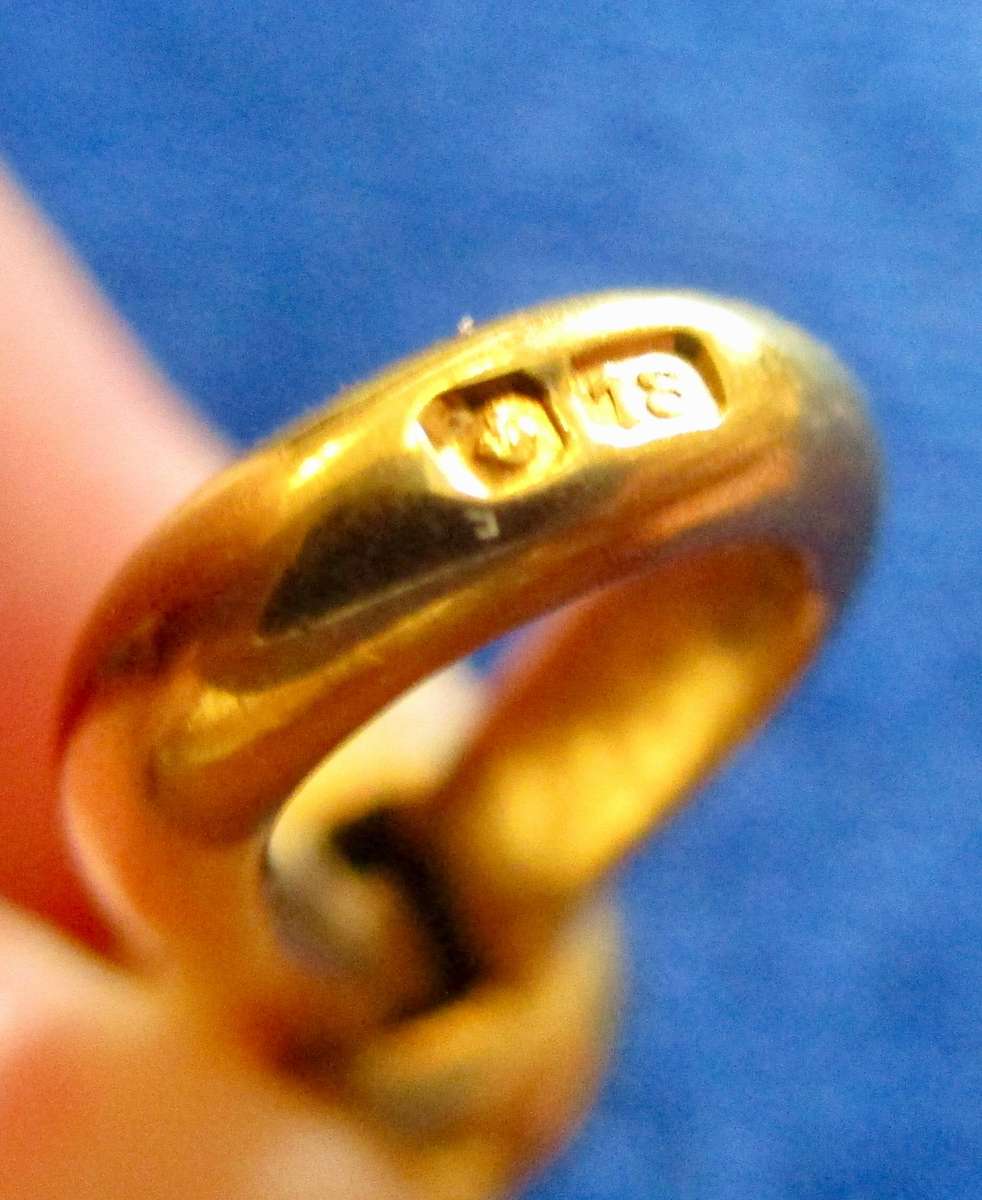 18 Carat Gold Vintage Swivel Clasp