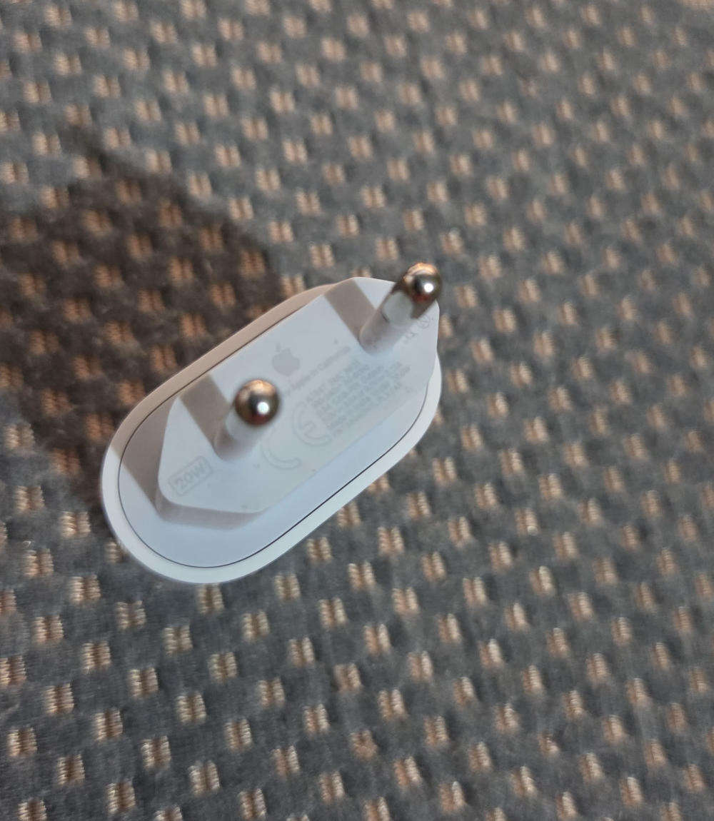 Apple 20W USB-C Power Adapter