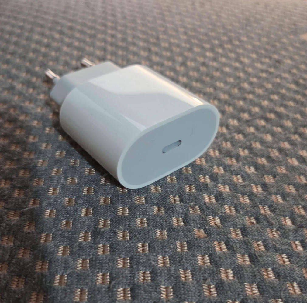Apple 20W USB-C Power Adapter