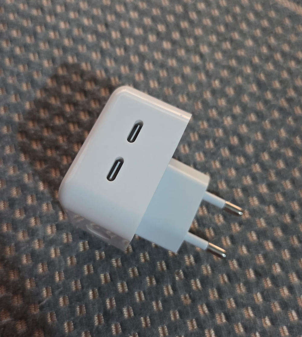 Apple 35W Dual USB-C Port Power Adapter