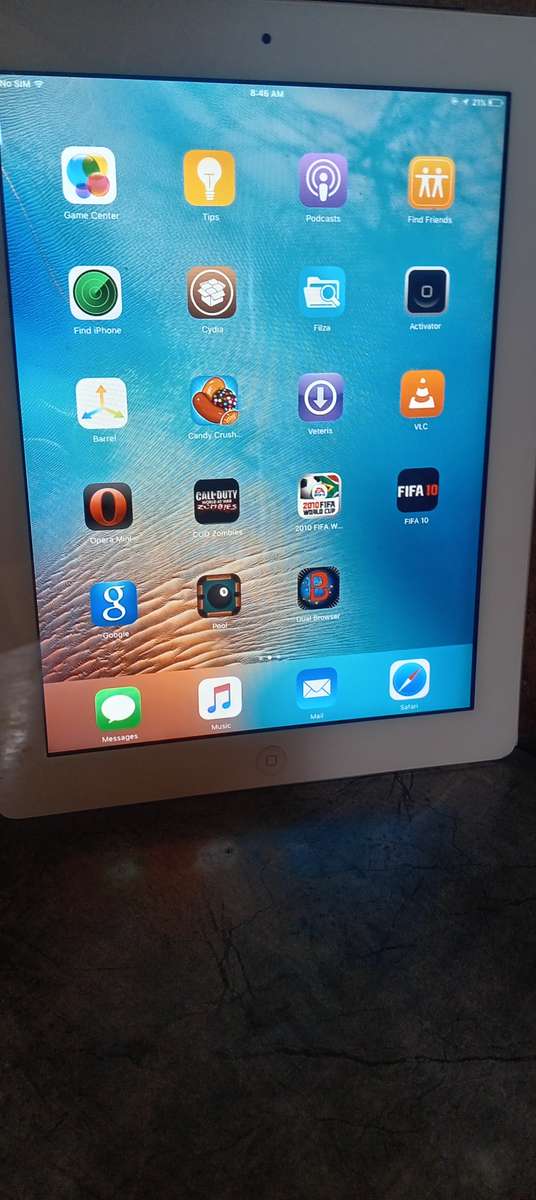 APPLE iPAD 2- 64gb(ios 9.3.5 Jail Broken)