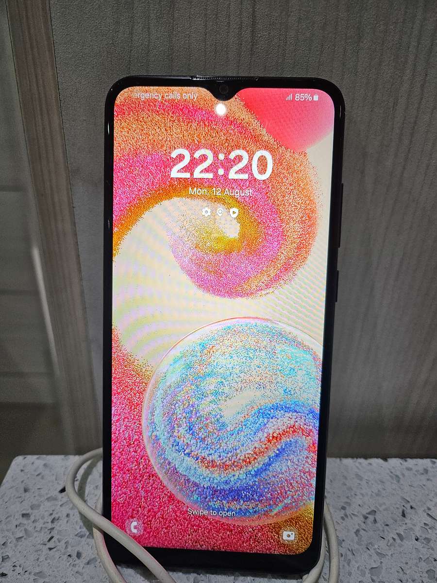 LIKE NEW SAMSUNG A04E BOXED WITH CHARGER 3GIGS RAM