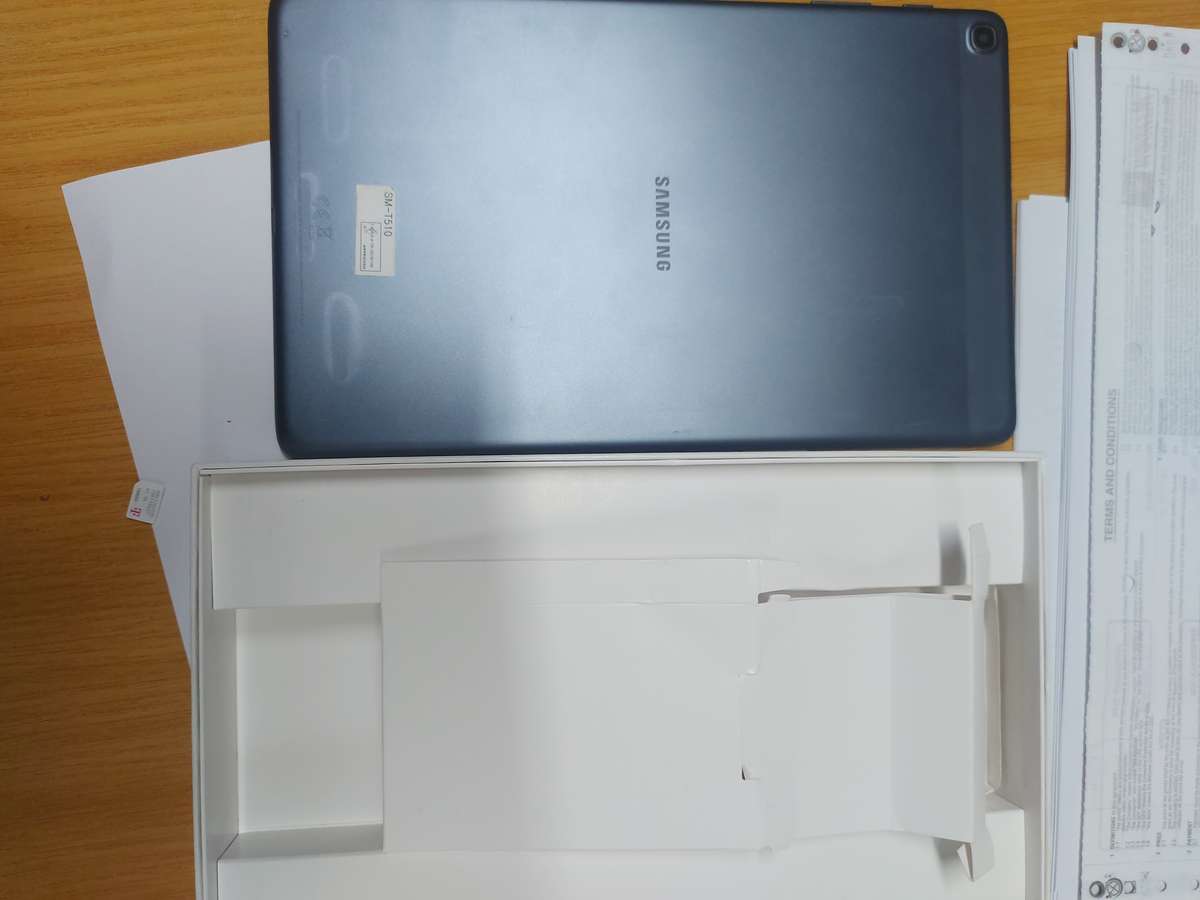 MINT/ORIGINAL SAMSUNG 10.2 INCH GALAXY TAB A BOXED
