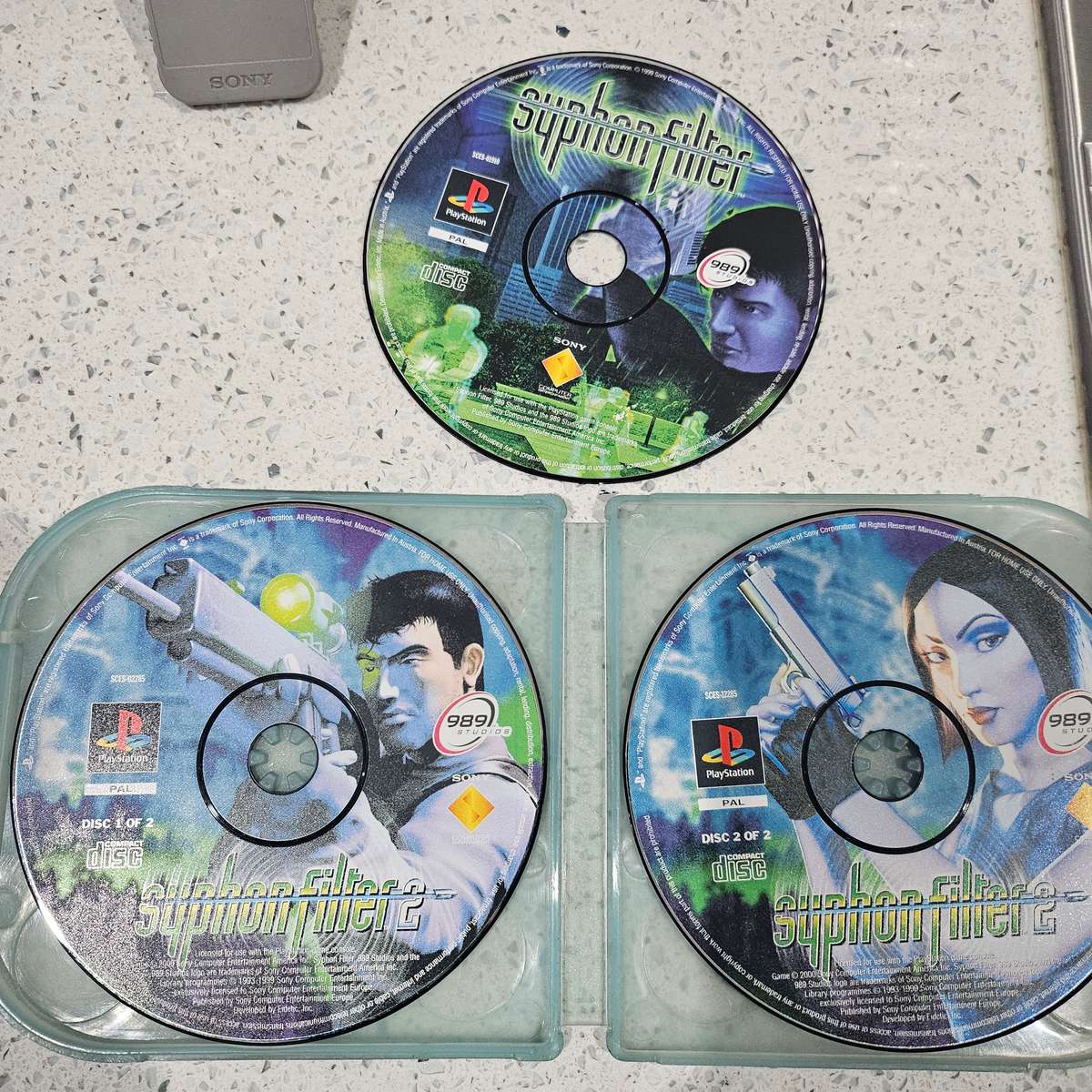 COLLECTABLE ORIGINAL PS ONE WITH ORIGINAL CONTROLLER,ORIGINAL MEMORY CARD AND TWO PS ONE GAMES