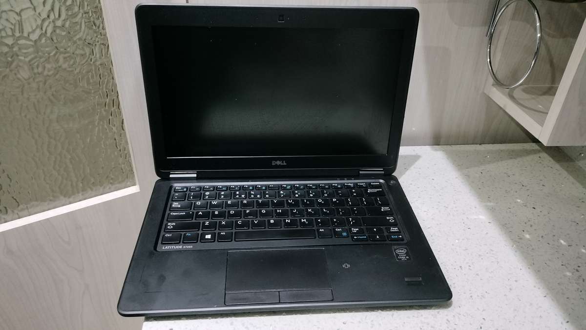DELL LATITUDE E7250 8GIG 256GB NVME M2 HARD DRIVE READ CAREFULLY