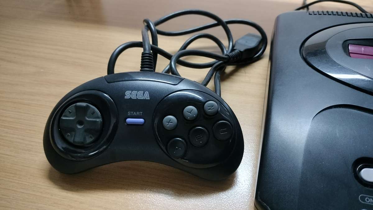 ORIGINAL SEGA GENESIS 16 BIT MEGA DRIVE 2. ORGINAL CONTROLLER AND CABLES