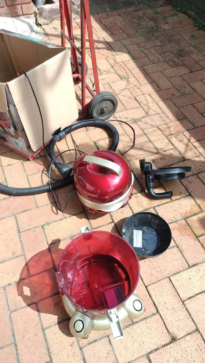 GENSIS WET AND DRY VAC