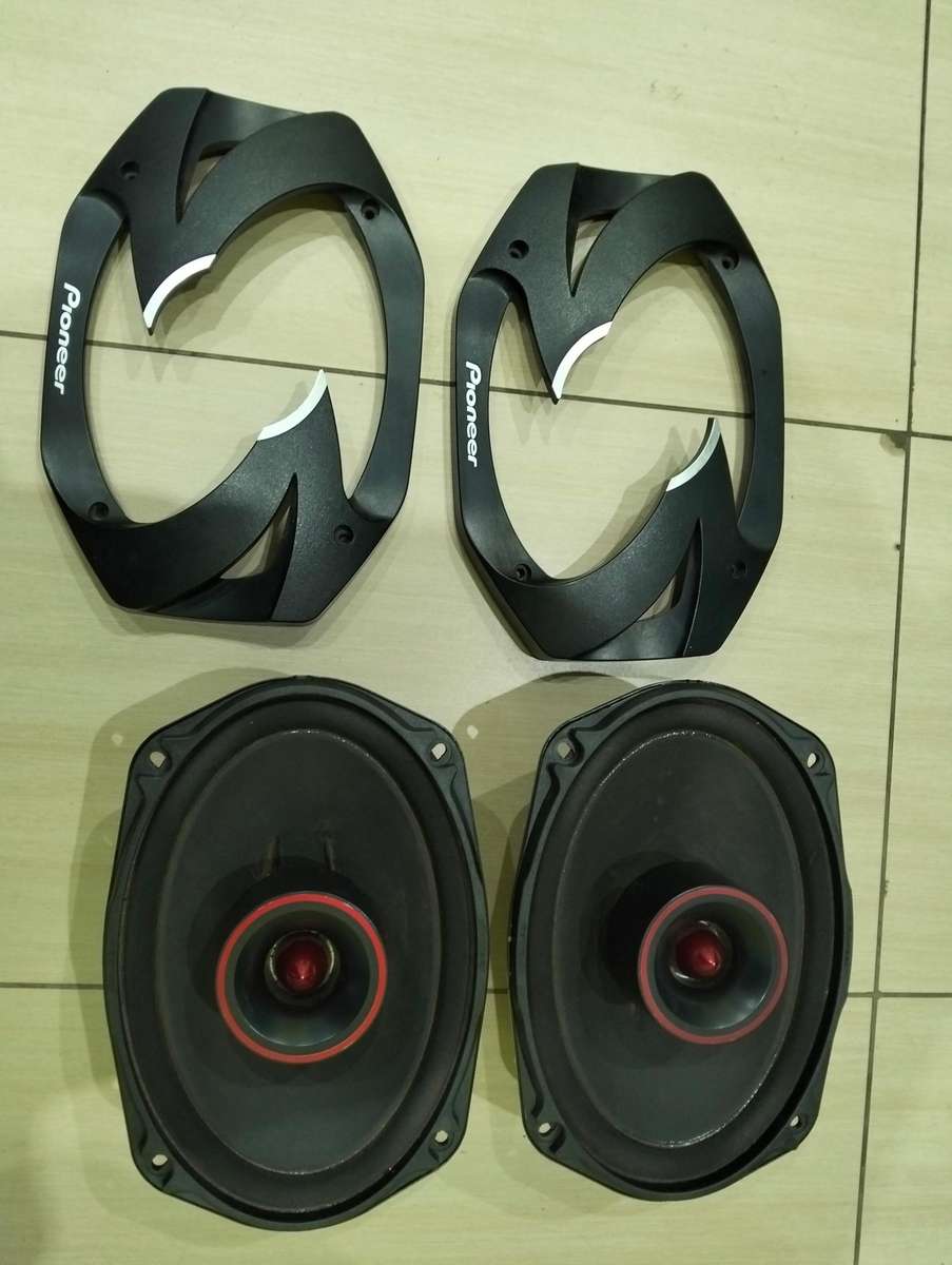 high end Pioneer TS-6900PRO 600W 2-Way 6x9 Speakers worth R3500