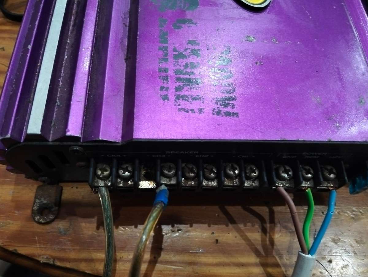 COLLECTIABLE OLD SCHOOL CALIBRA STEALTH 4CHANNEL AMP 2400W