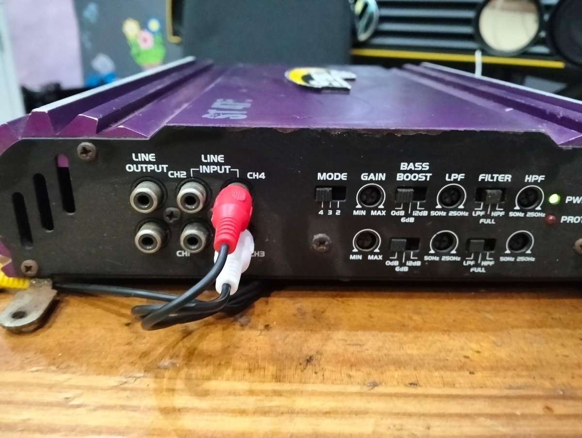 COLLECTIABLE OLD SCHOOL CALIBRA STEALTH 4CHANNEL AMP 2400W