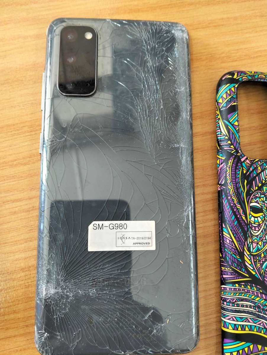 SAMSUNG S20 8 GIG RAM /128 GB ,READ ADD CAREFULLY