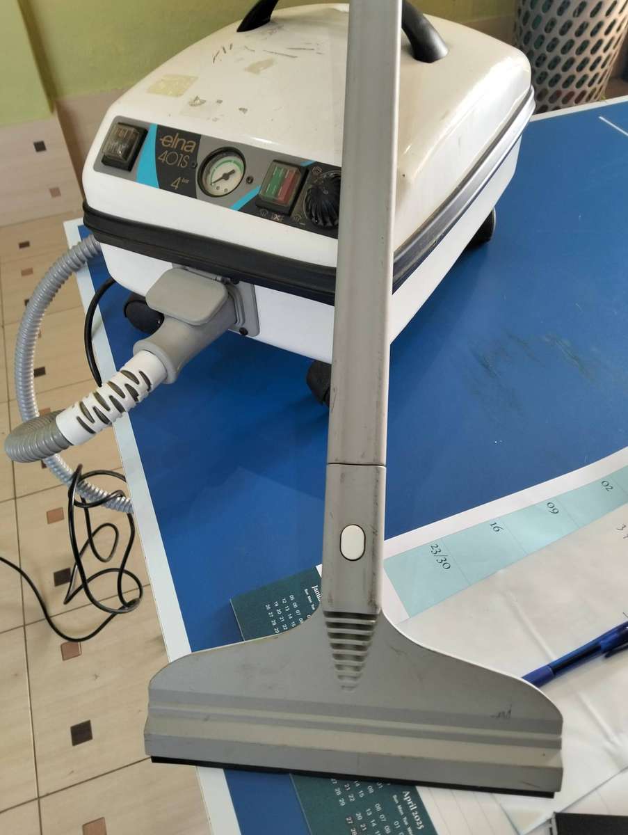 ELNA 401S STEAMER with heavy duty Iron