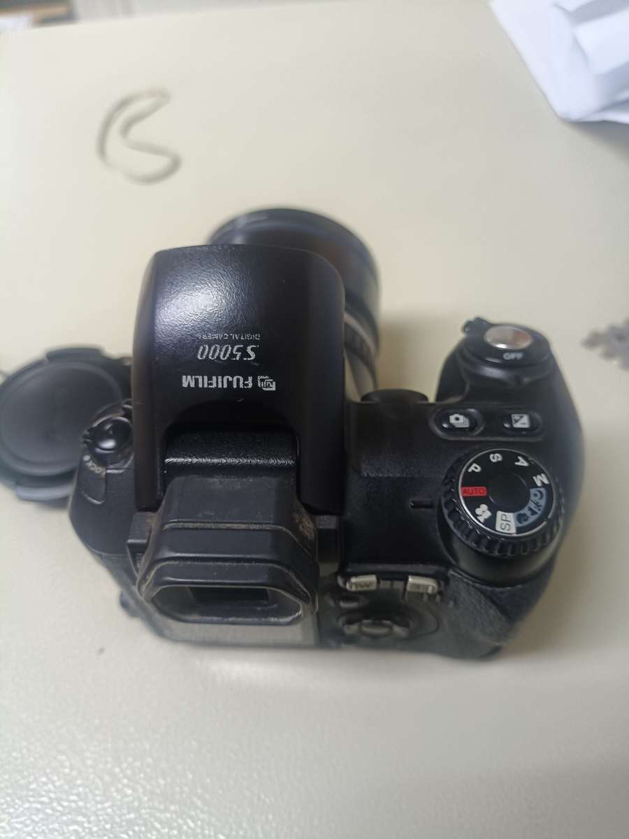 DIGITAL CAMERA FUJIFILM S5000 PLUS 64GB MEMORY CARD INCLUDED