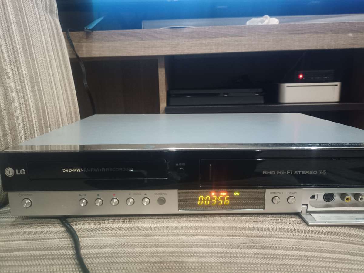 LG Dvd Recorder with VHS RC185 !!Copy old movies to DISC!!! two free video cassettes