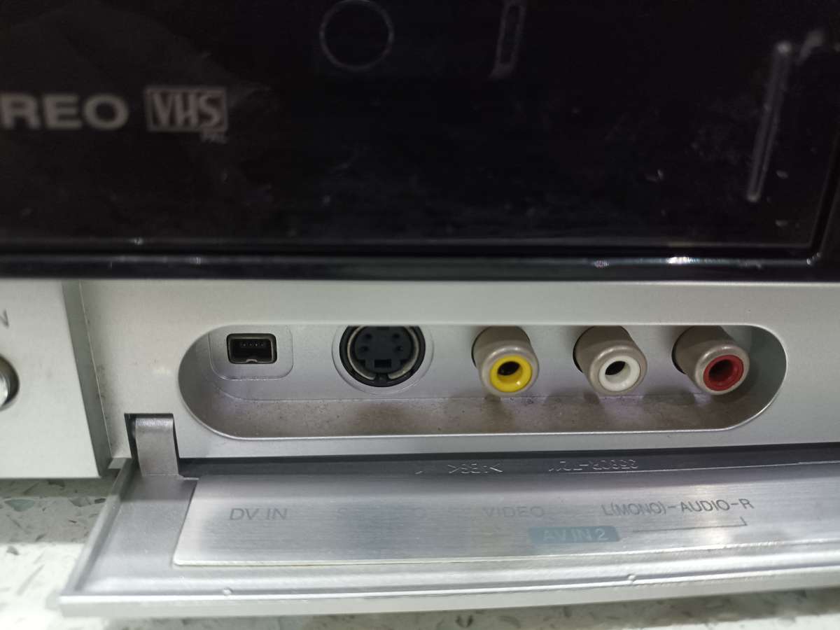 LG Dvd Recorder with VHS RC185 !!Copy old movies to DISC!!! two free video cassettes