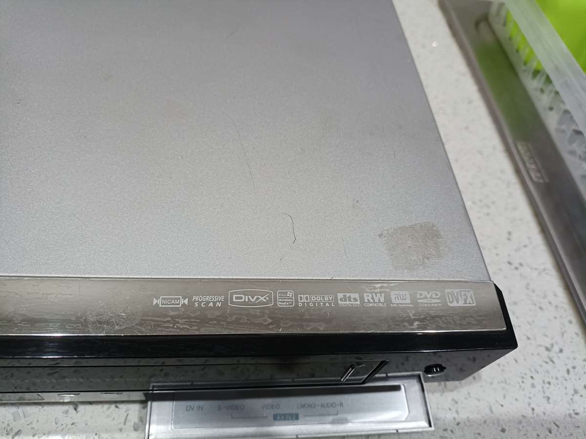 LG Dvd Recorder with VHS RC185 !!Copy old movies to DISC!!! two free video cassettes