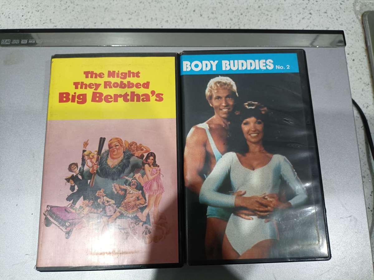 LG Dvd Recorder with VHS RC185 !!Copy old movies to DISC!!! two free video cassettes