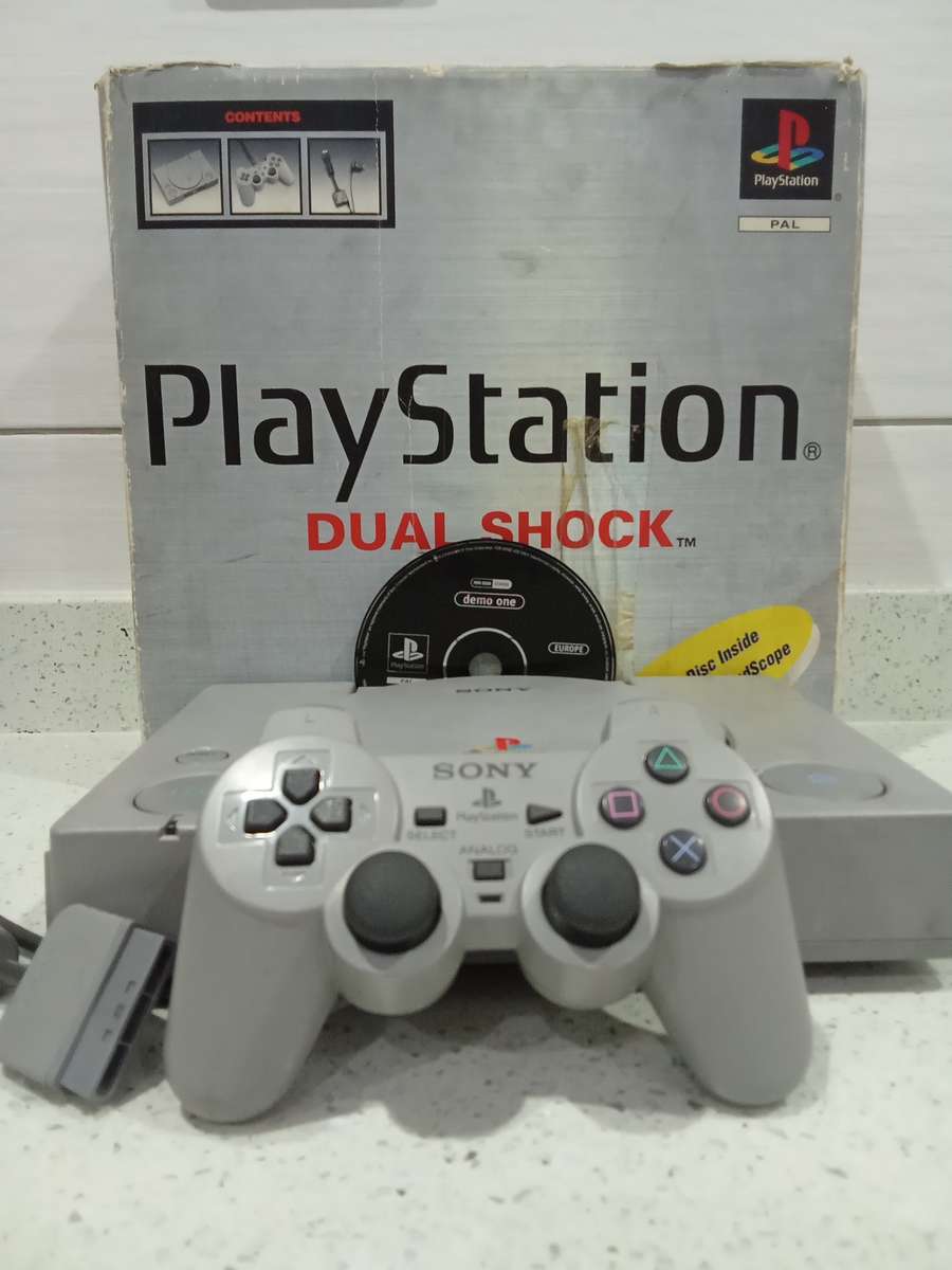 ORIGINAL SONY PLAY STATION ONE WITH BOX  AND CONTROLLER