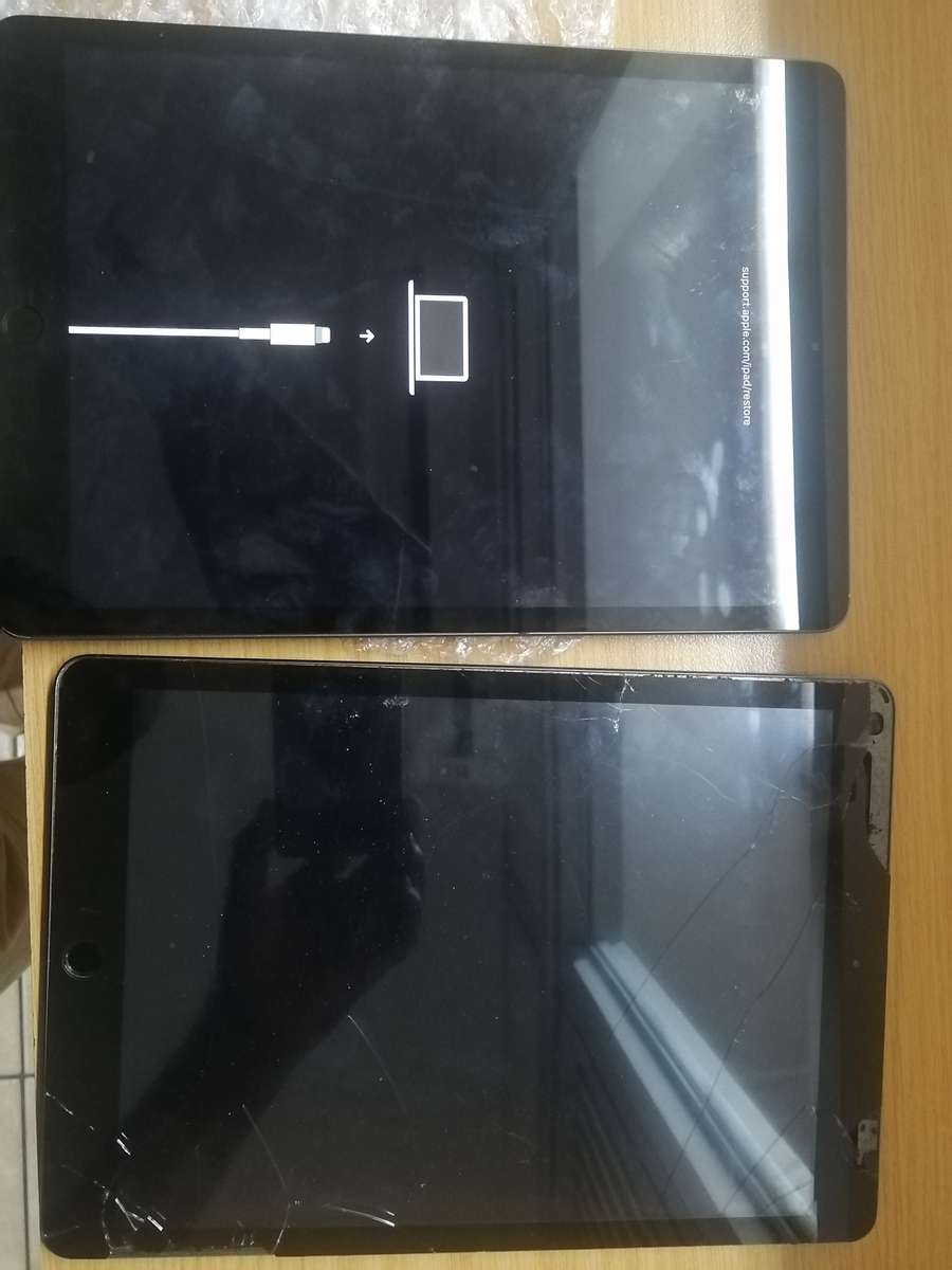 TWO IPAD 7TH GEN , READ CAREFULLY