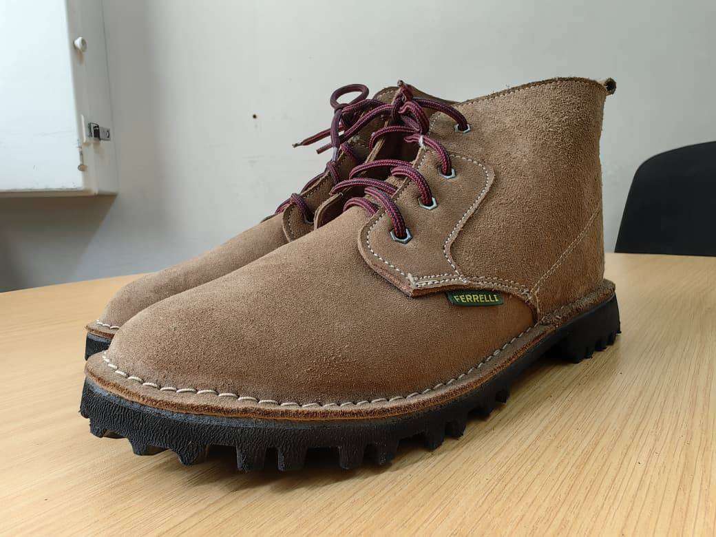 SIZE 10 SUEDE LEATHER STICTH DOWN BOOT