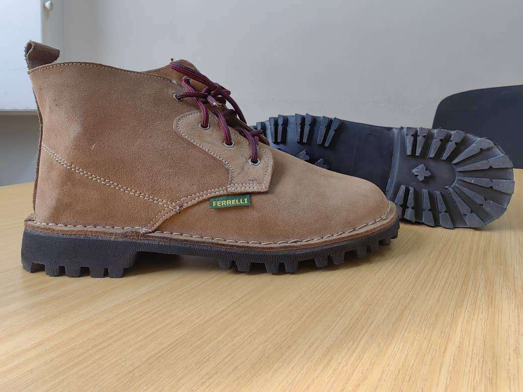 SIZE 10 SUEDE LEATHER STICTH DOWN BOOT