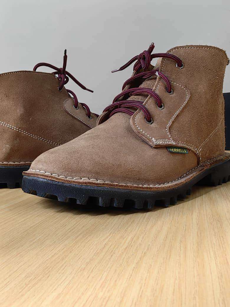 SIZE 10 SUEDE LEATHER STICTH DOWN BOOT