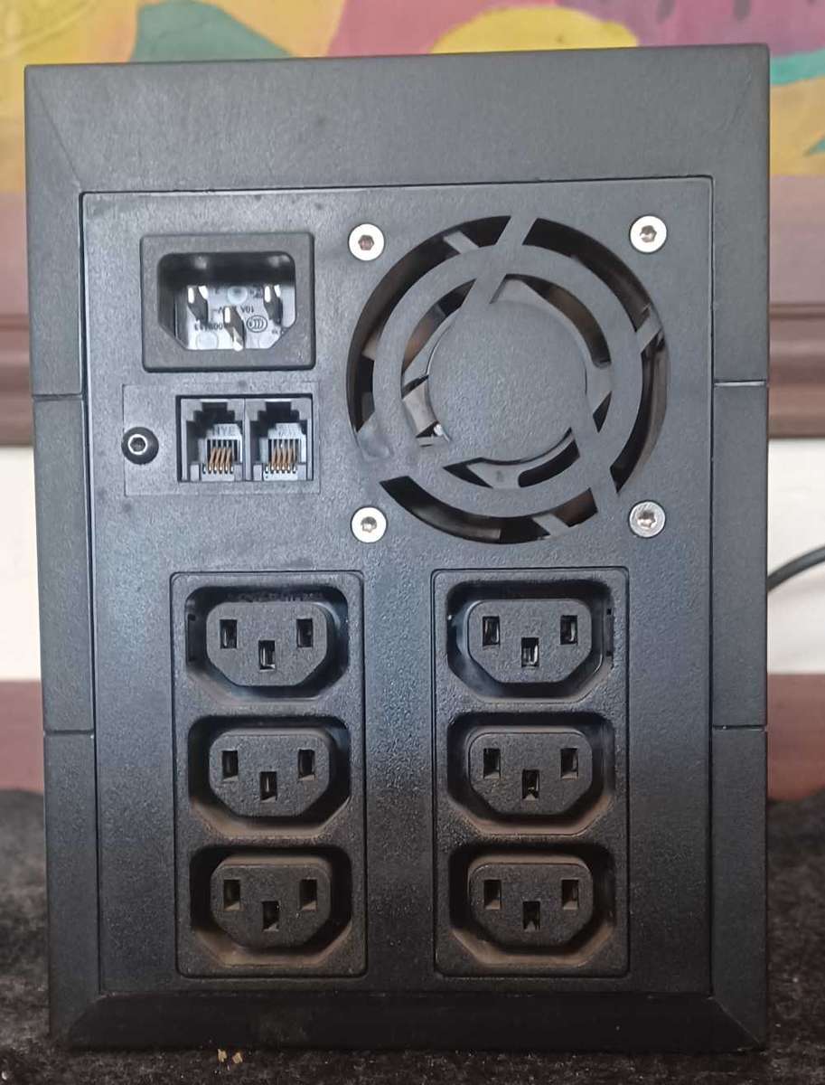 UPS 1000VA 660W EATON 5E