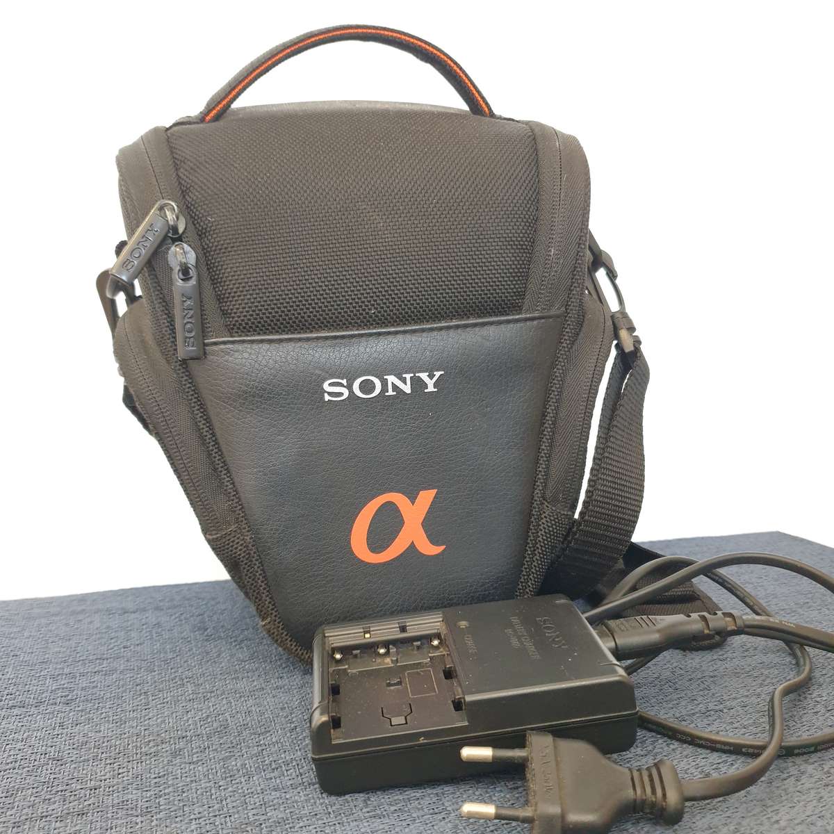 Sony Alpha A100 + 75-300 lens