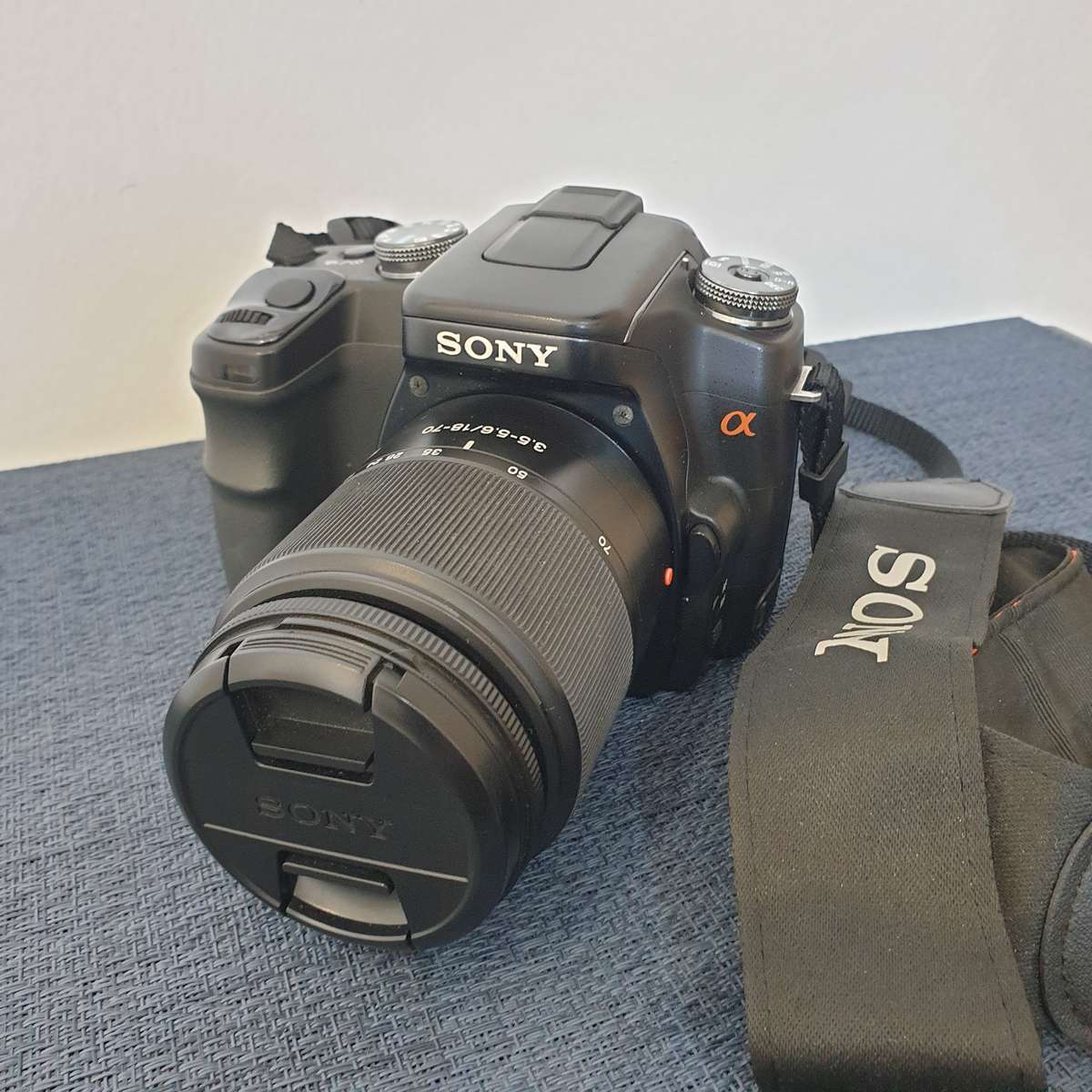 Sony Alpha A100 + 75-300 lens