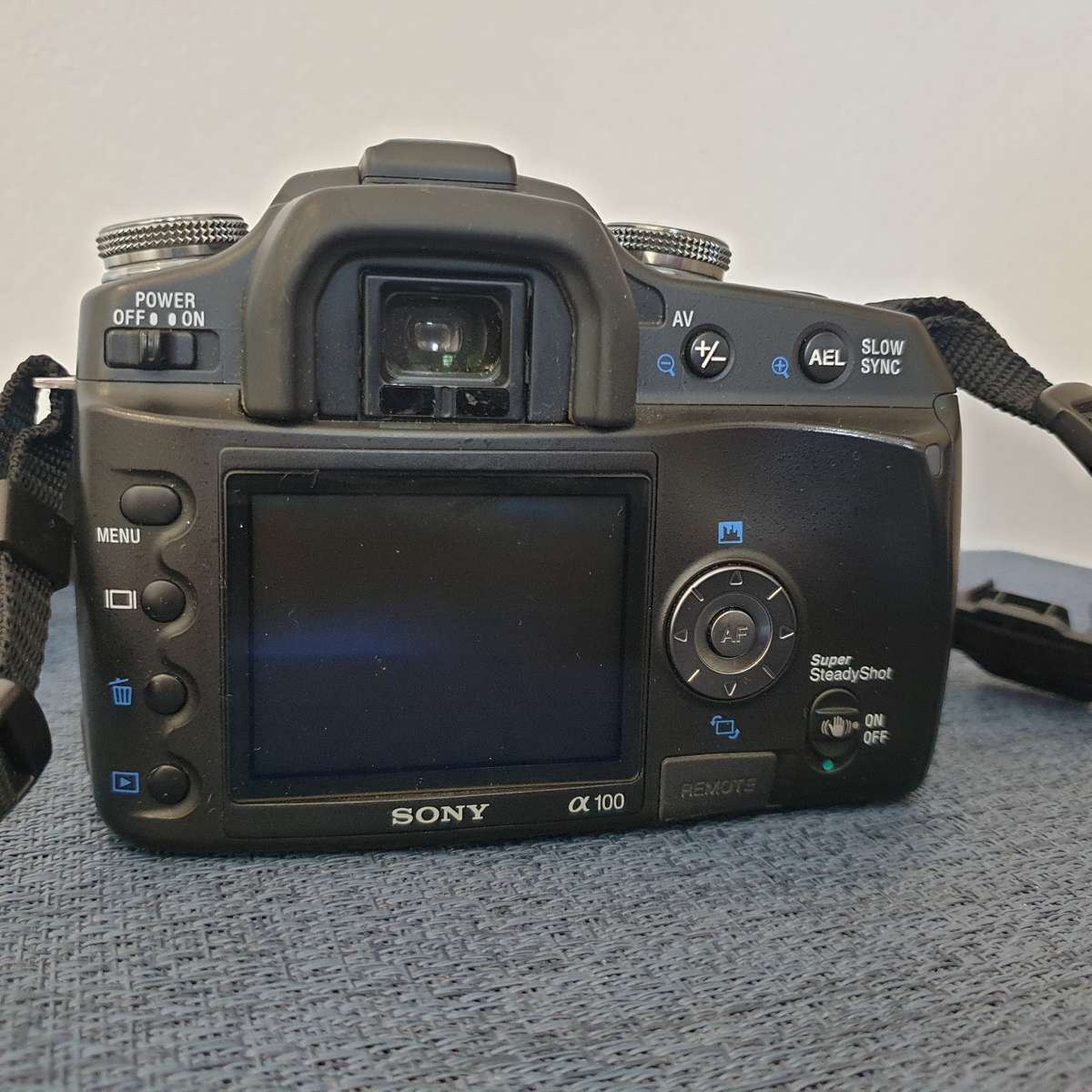 Sony Alpha A100 + 75-300 lens