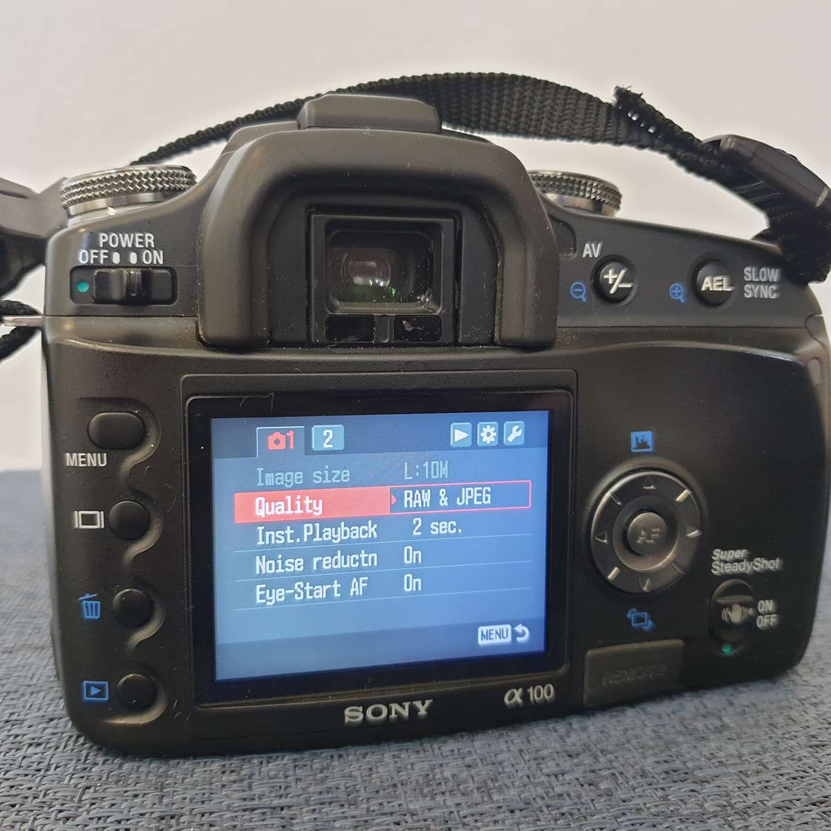 Sony Alpha A100 + 75-300 lens