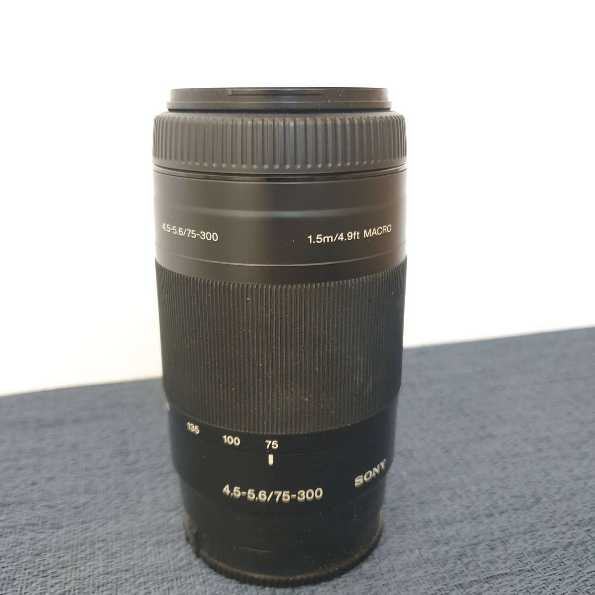 Sony Alpha A100 + 75-300 lens