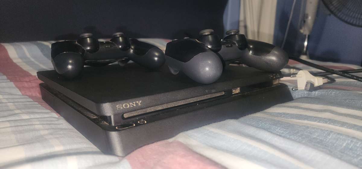 Playstation 4 500GB Slim Console (PS4) negotiable