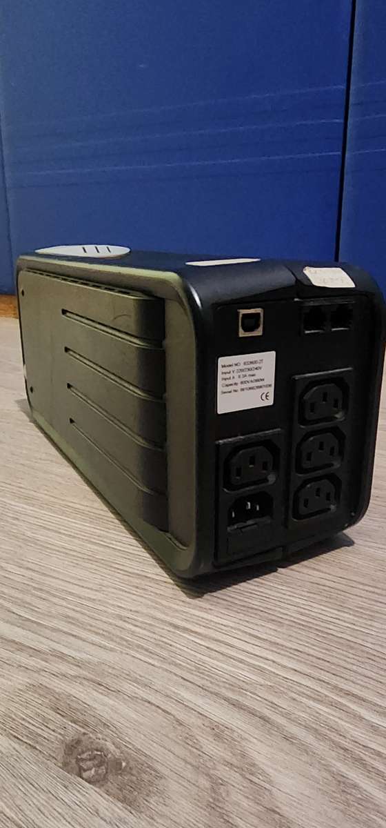 Genisat 600VA / 360 W UPS