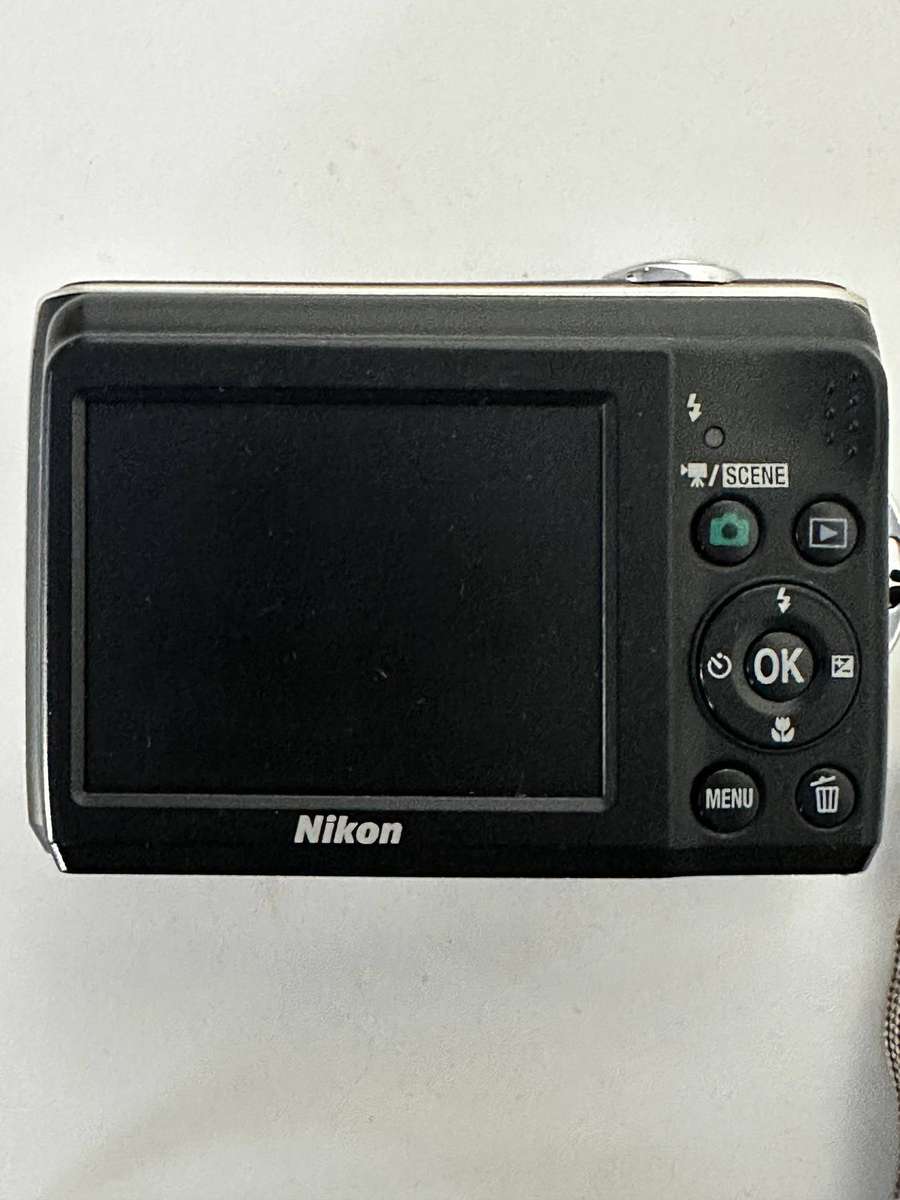 Nikon COOLPIX L21 8MP Digital Camera  Fully Working  Pre-Owned