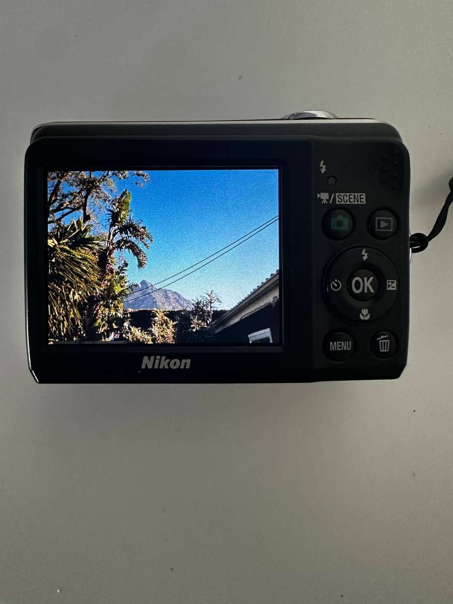 Nikon COOLPIX L21 8MP Digital Camera  Fully Working  Pre-Owned