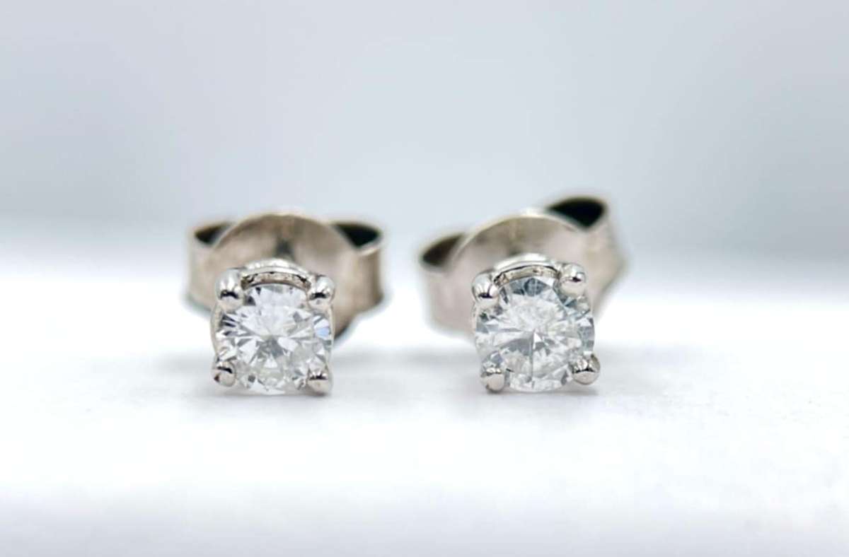 Dainty 0.19ct Diamond Stud Earrings valued at R8 190
