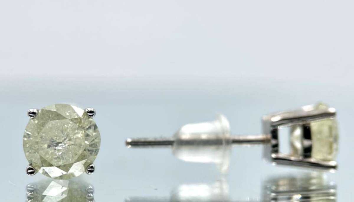 STUNNING MASSIVE 1.40ct Diamond Stud Earrings!! Valued at 17500