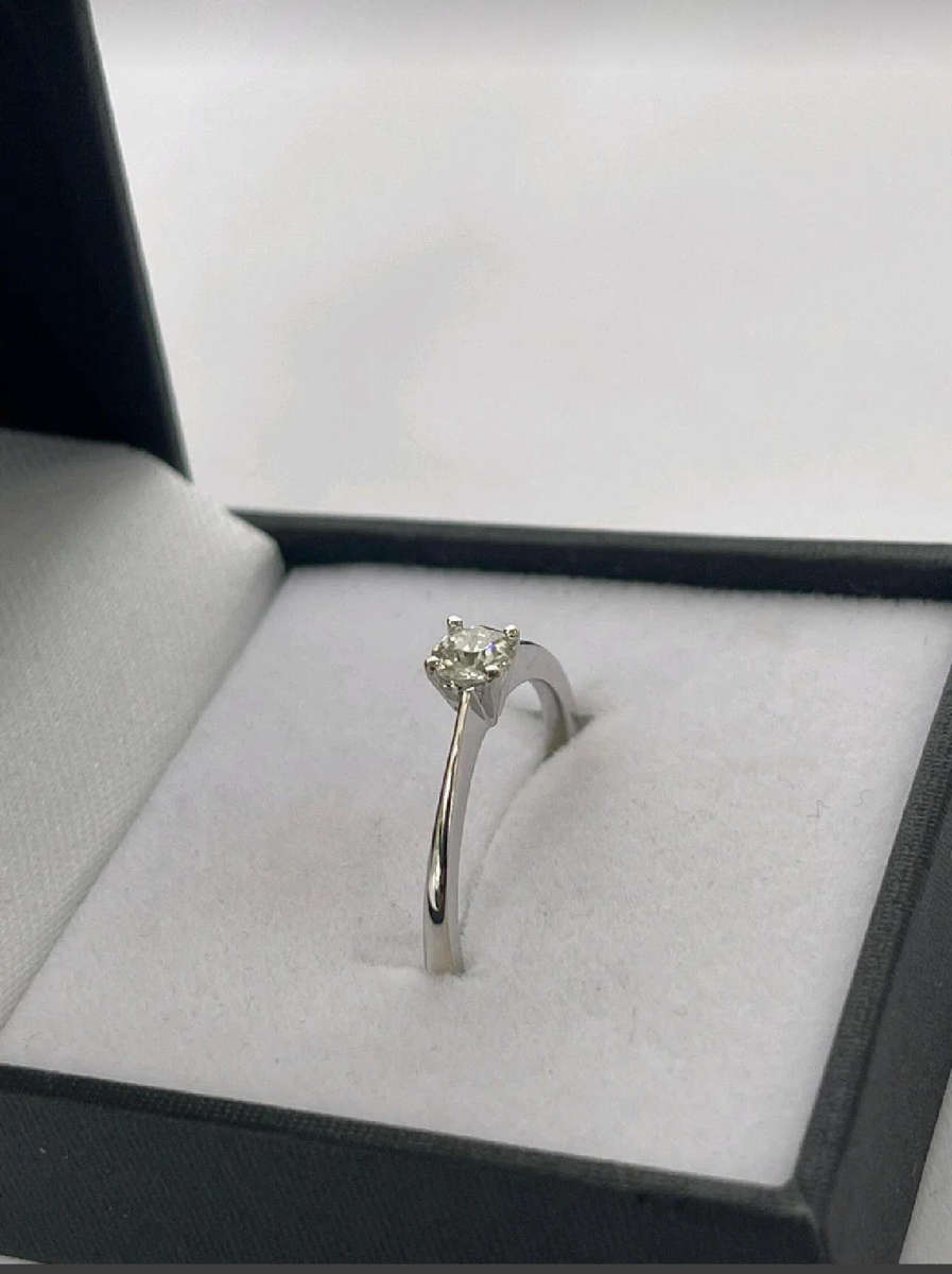 18CT White Gold 0.2910 CT Diamond Solitaire Ring - Evaluation R25 500