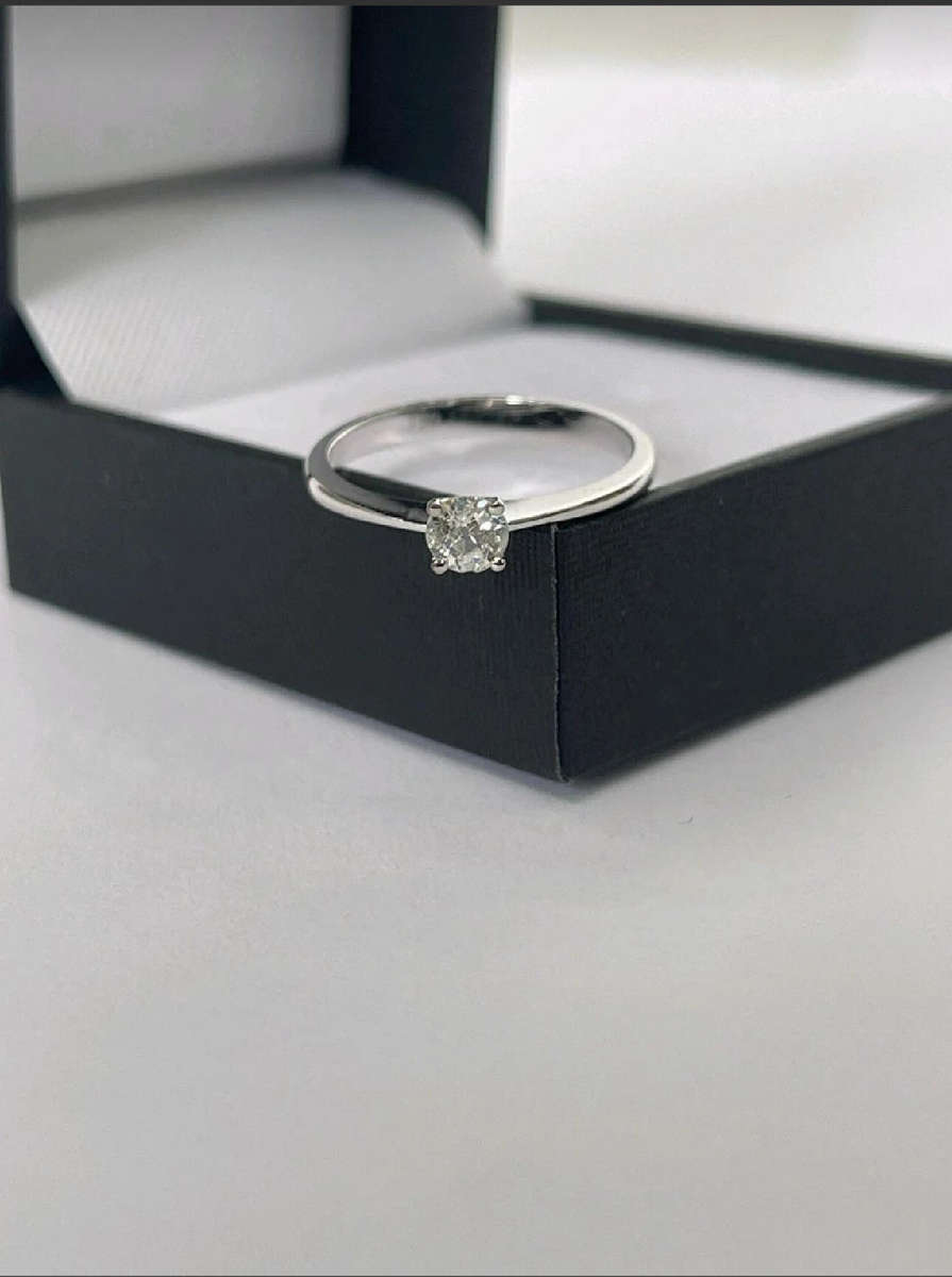 18CT White Gold 0.2910 CT Diamond Solitaire Ring - Evaluation R25 500