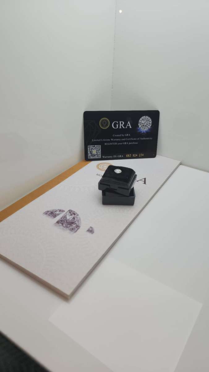 GRA Certified Moissanite !!