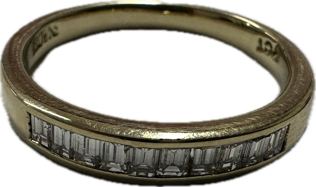 9CT YELLOW GOLD BAGUETTE DIAMOND BAND, 10 X DIAMONDS TOTAL WEIGHT  - EVALUATION R 16 500