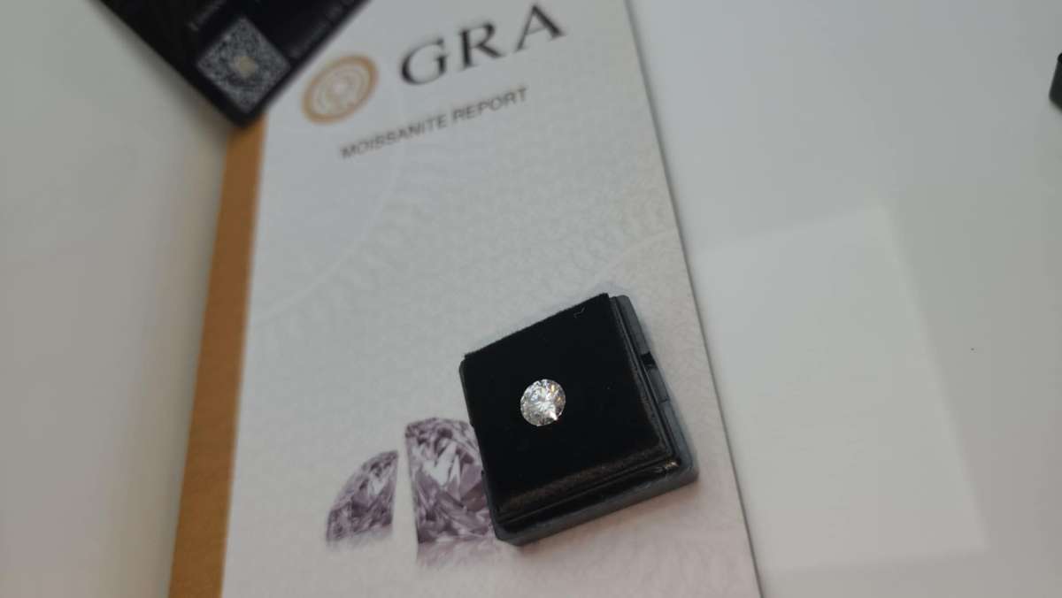GRA Certified Moissanite !!