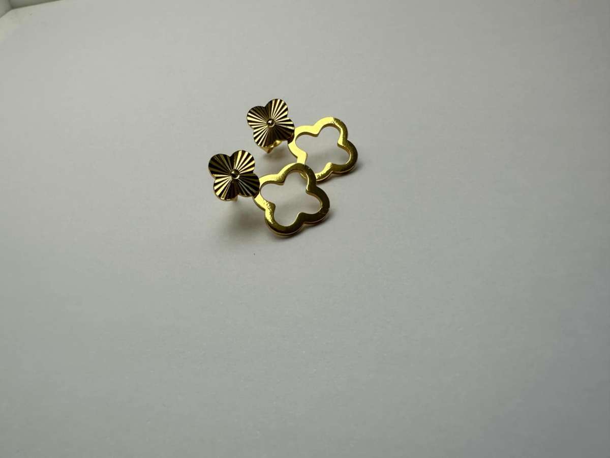 18k Gold Plated Dainty Floral Earrings - Brand New