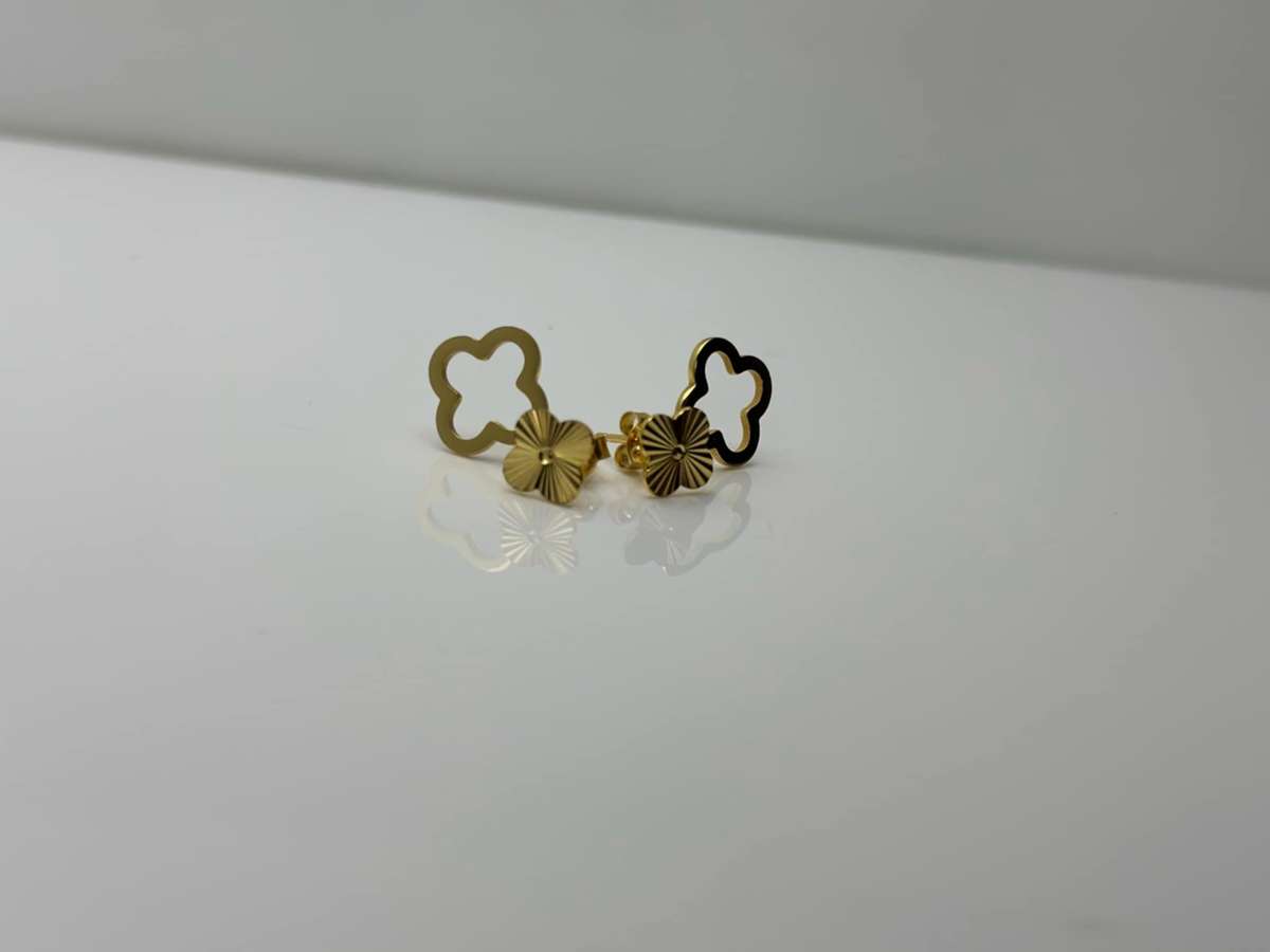 18k Gold Plated Dainty Floral Earrings - Brand New