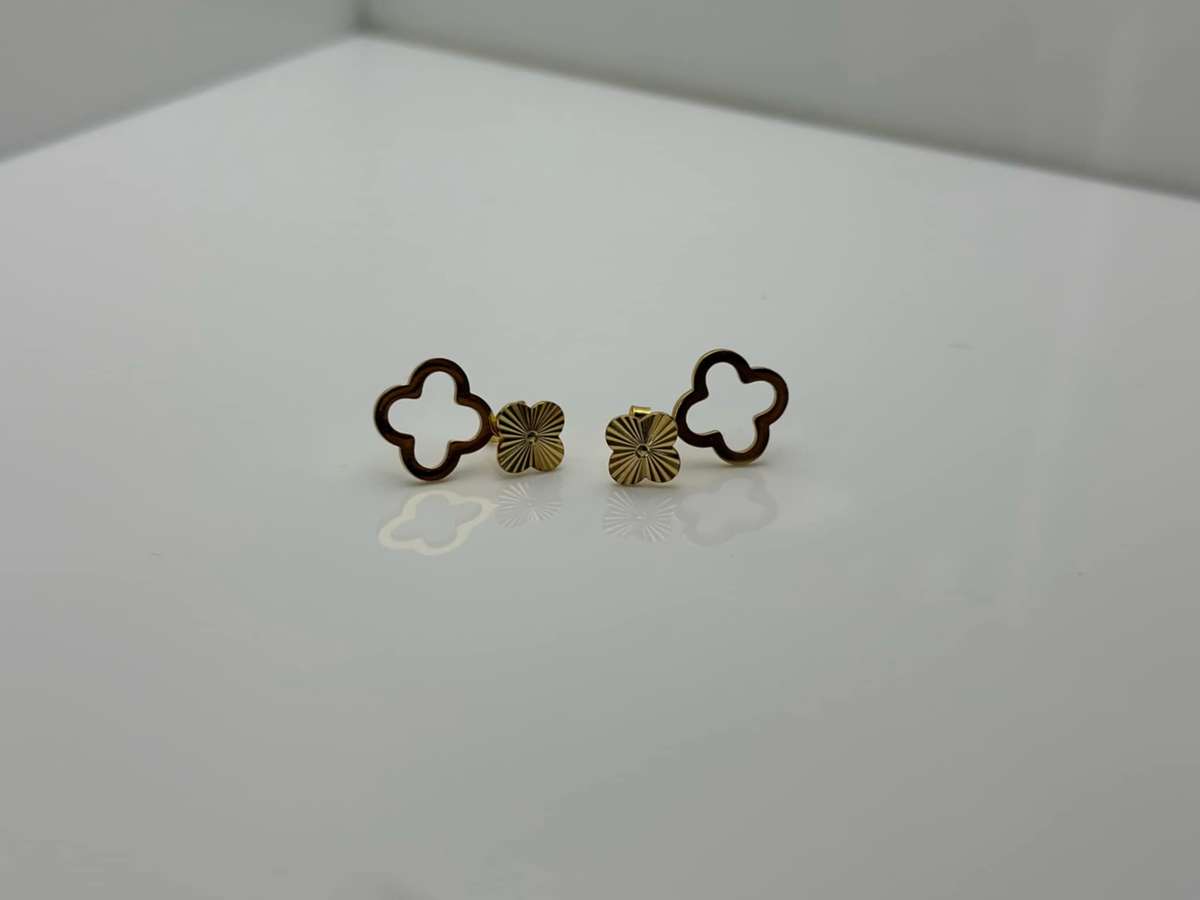 18k Gold Plated Dainty Floral Earrings - Brand New