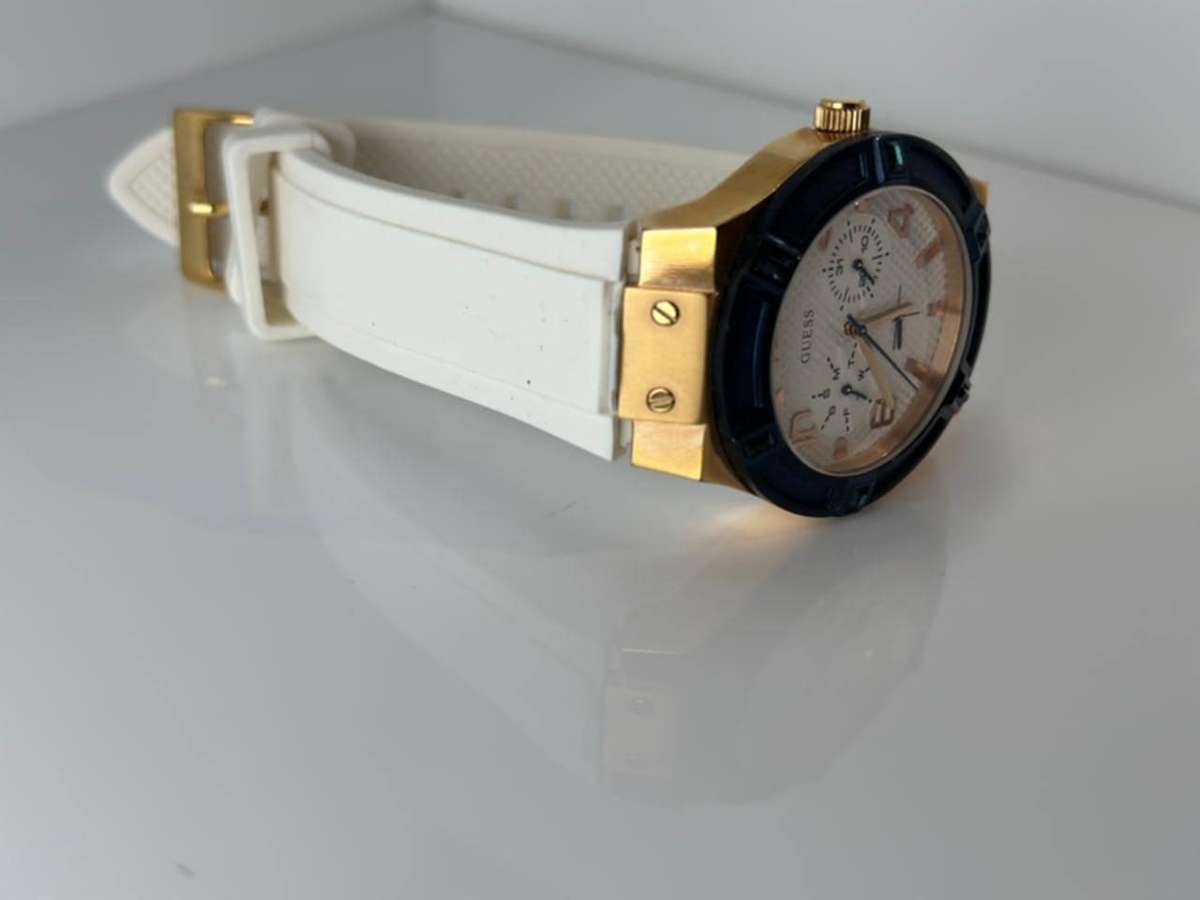 Guess Jet Setter White Dial White Rubber Strap Watch for Ladies